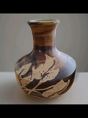 VTG. MCM 1971 Pacific Stoneware USA Vase Leaf Design Signed B. Welsh 6.5" Tall